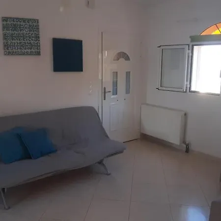 Theasis House Χελμάτα