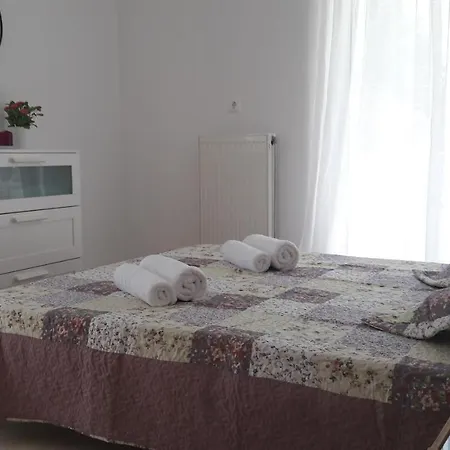 Theasis House Χελμάτα